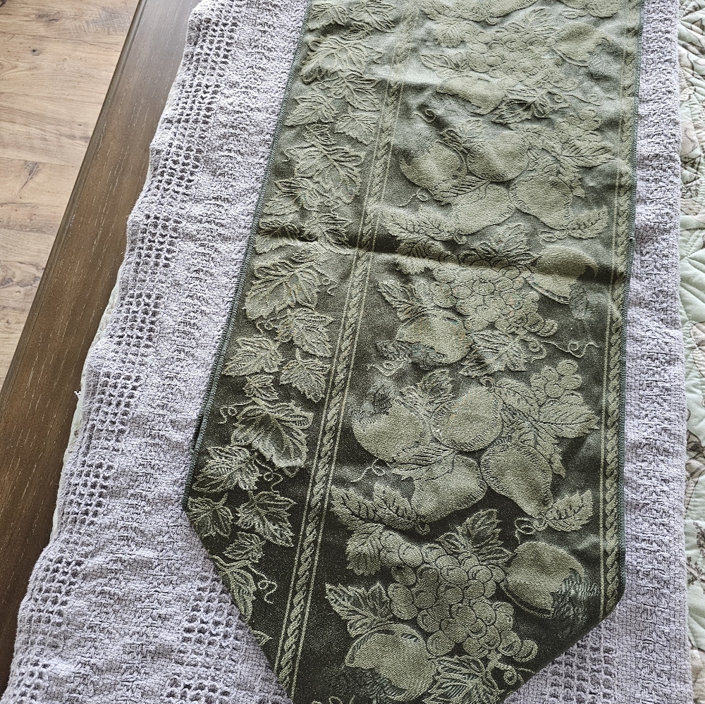Table Runner - Picture 2 of 3